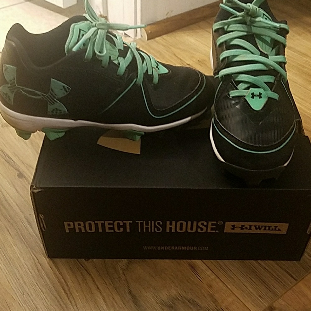 Softball/baseball cleats